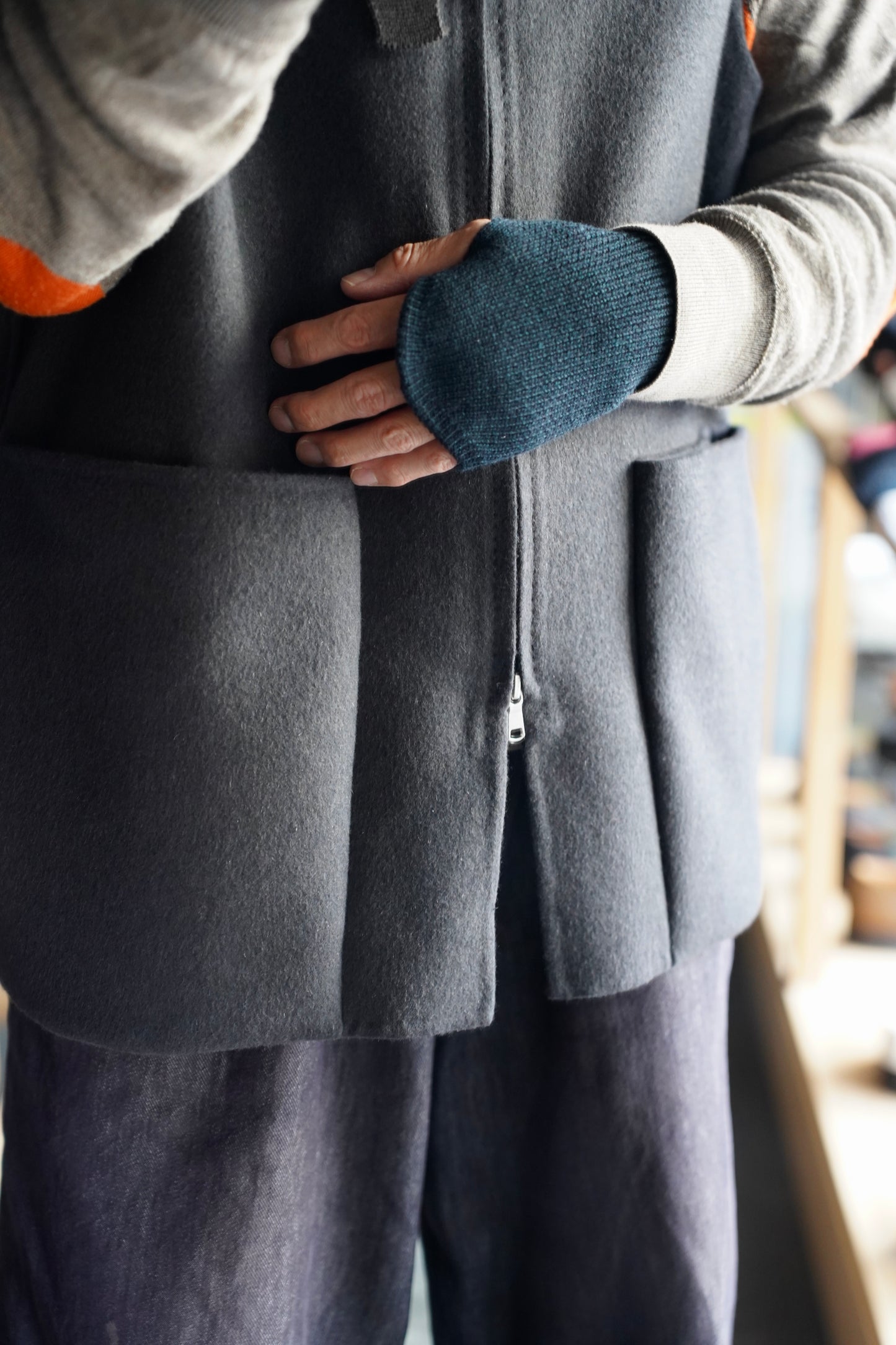 MEN/WOMEN BATONER / バトナー SOLID WOOL HAND WARMER – _COMES THE SUN