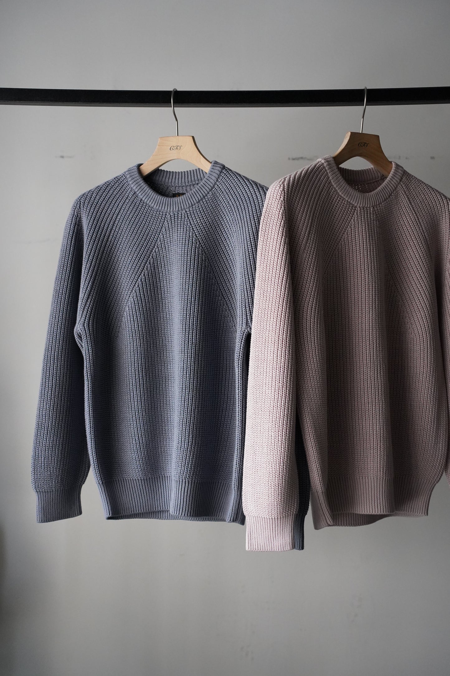 MEN BATONER / バトナー SIGNATURE CREW NECK – _COMES THE SUN