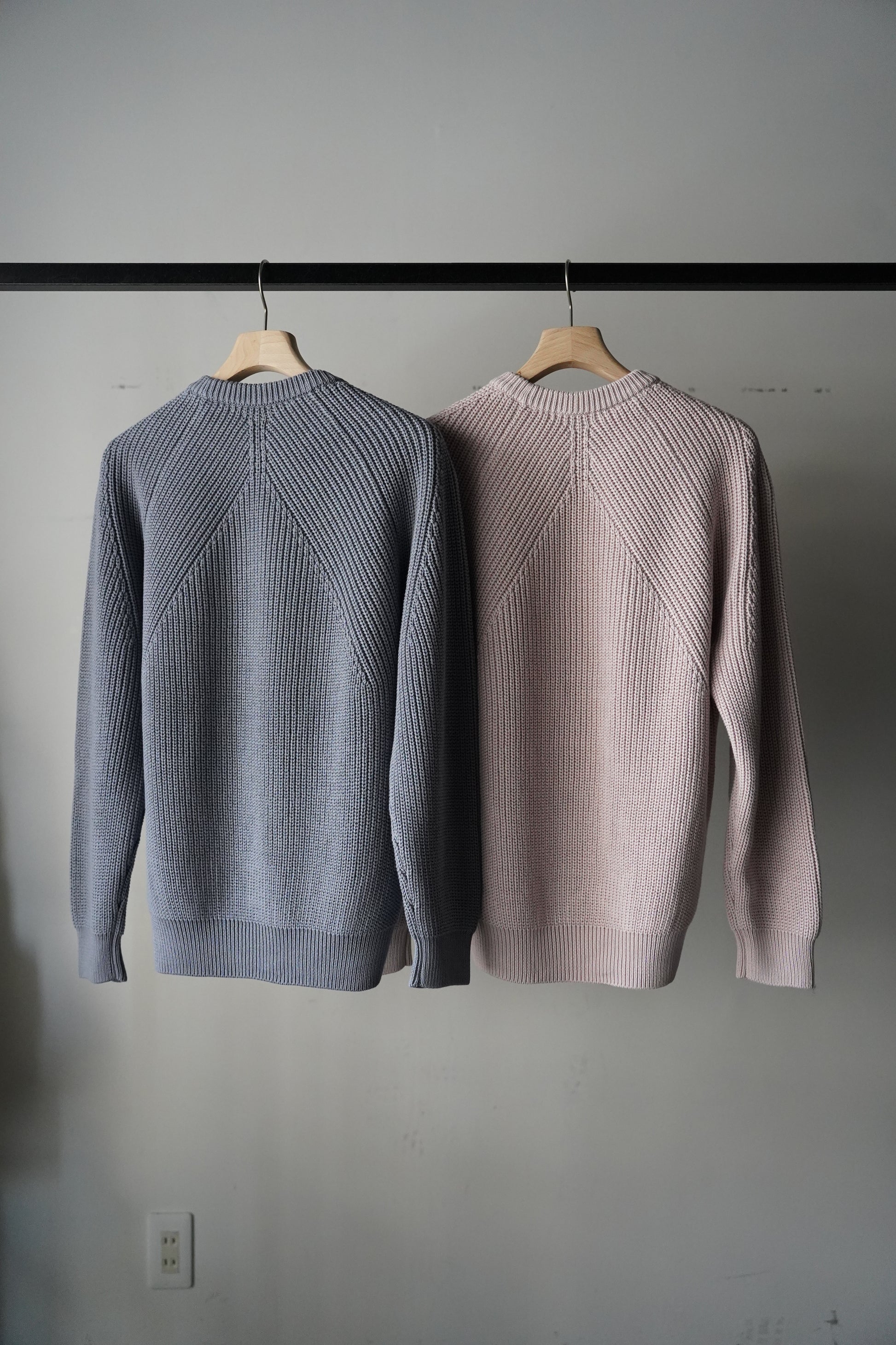 MEN BATONER / バトナー SIGNATURE CREW NECK – _COMES THE SUN