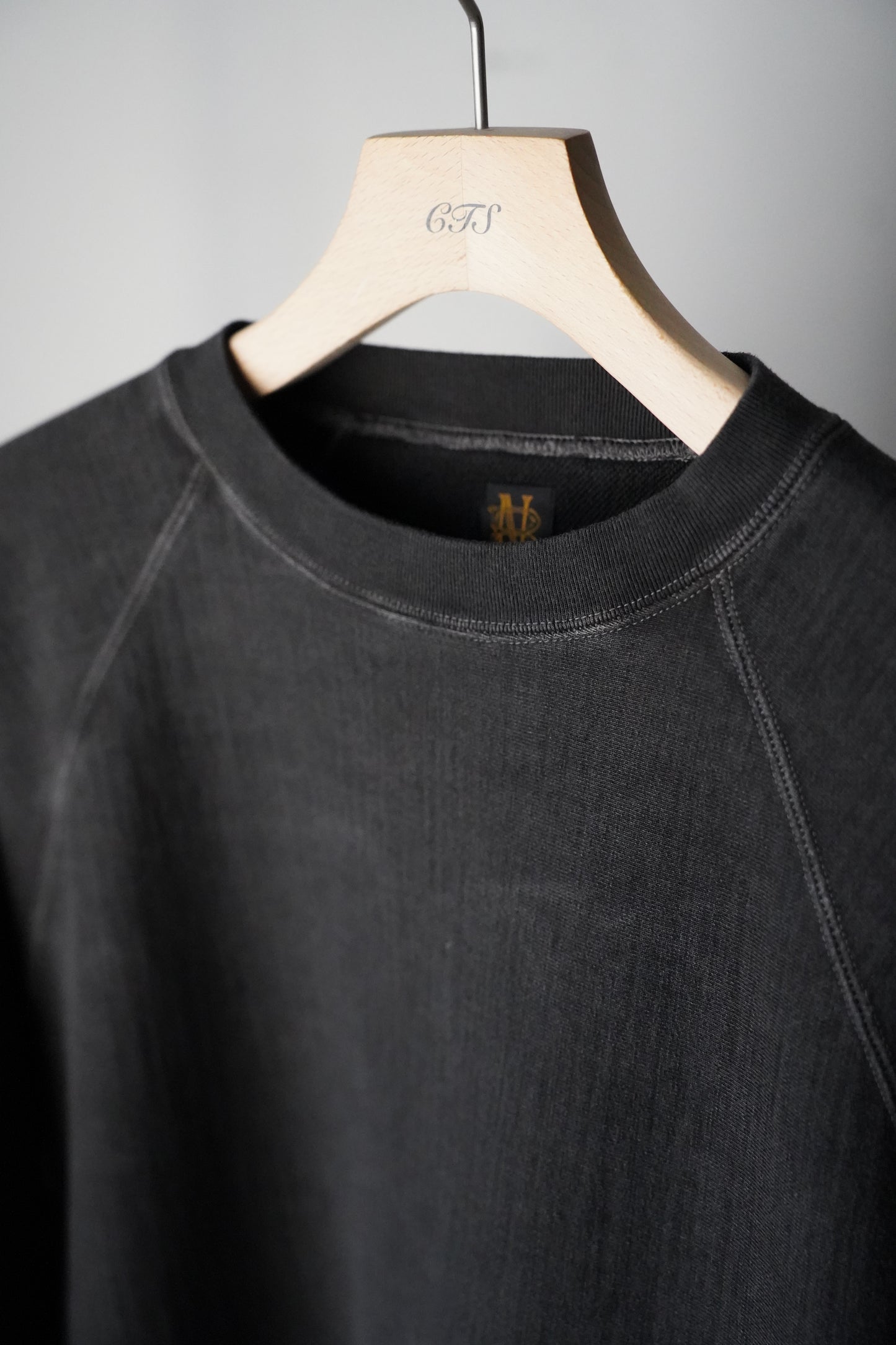 MEN　BATONER / バトナー　UMBERCA URAKE FADE COLOR CREW NECK