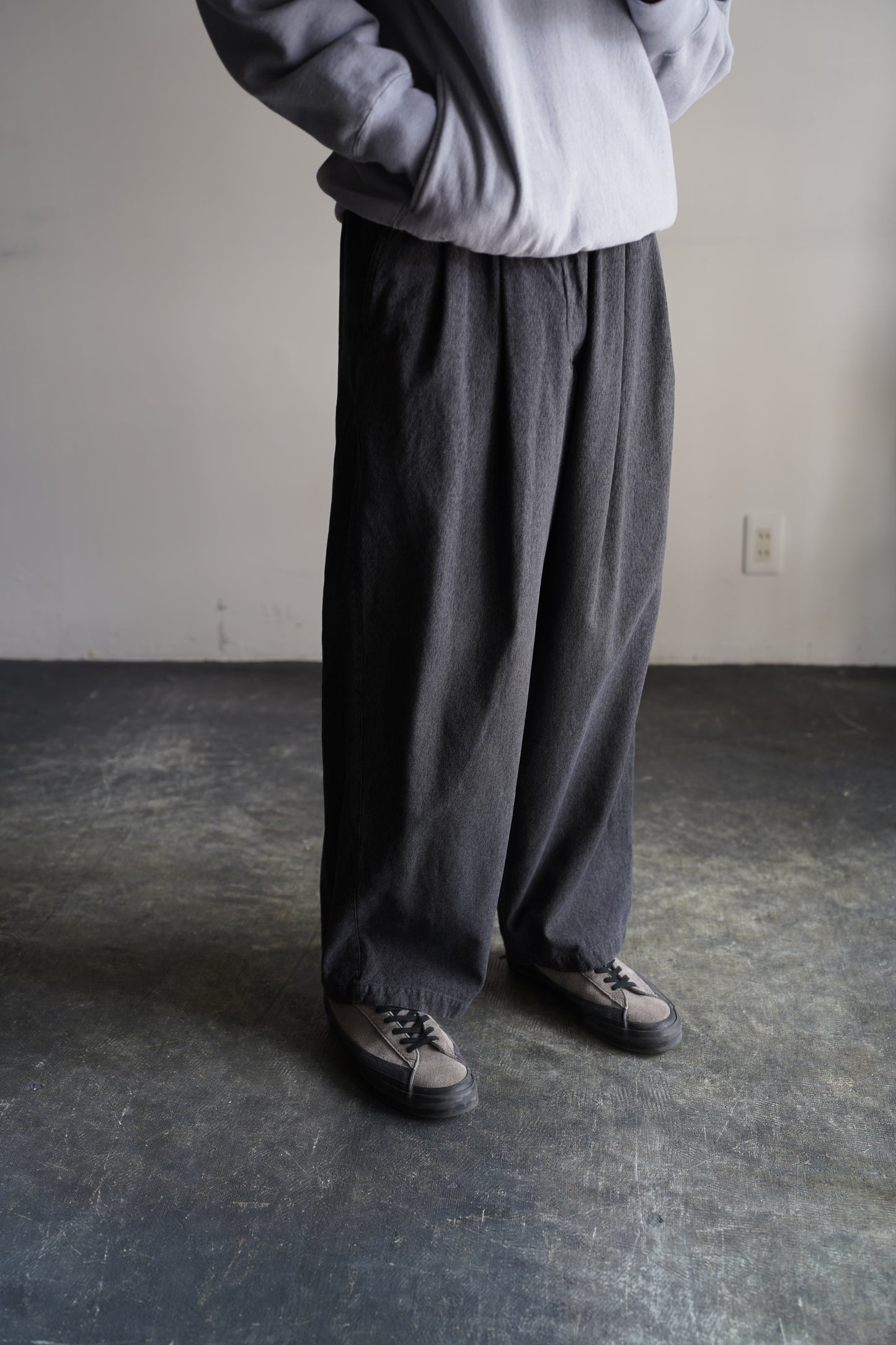 MEN　Graphpaper　Sulfur Dyed Gabardine Two Tuck Easy Pants
