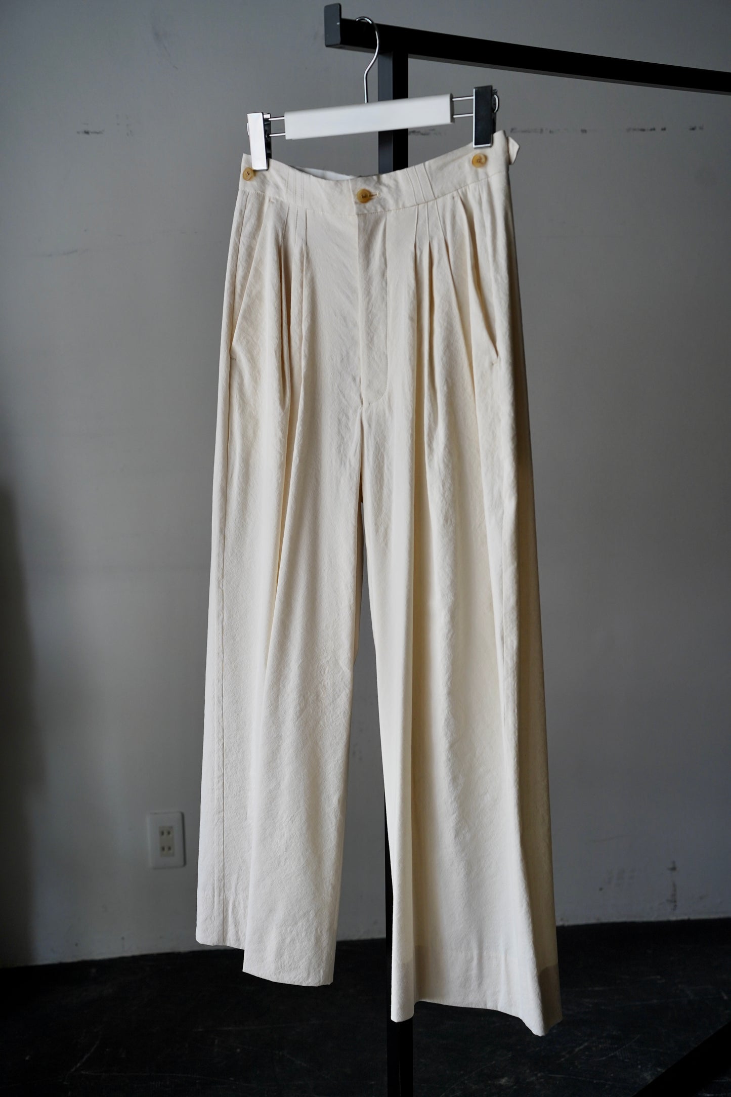 WOMEN　Villd / ヴィルド　TUCK WIDE PANTS