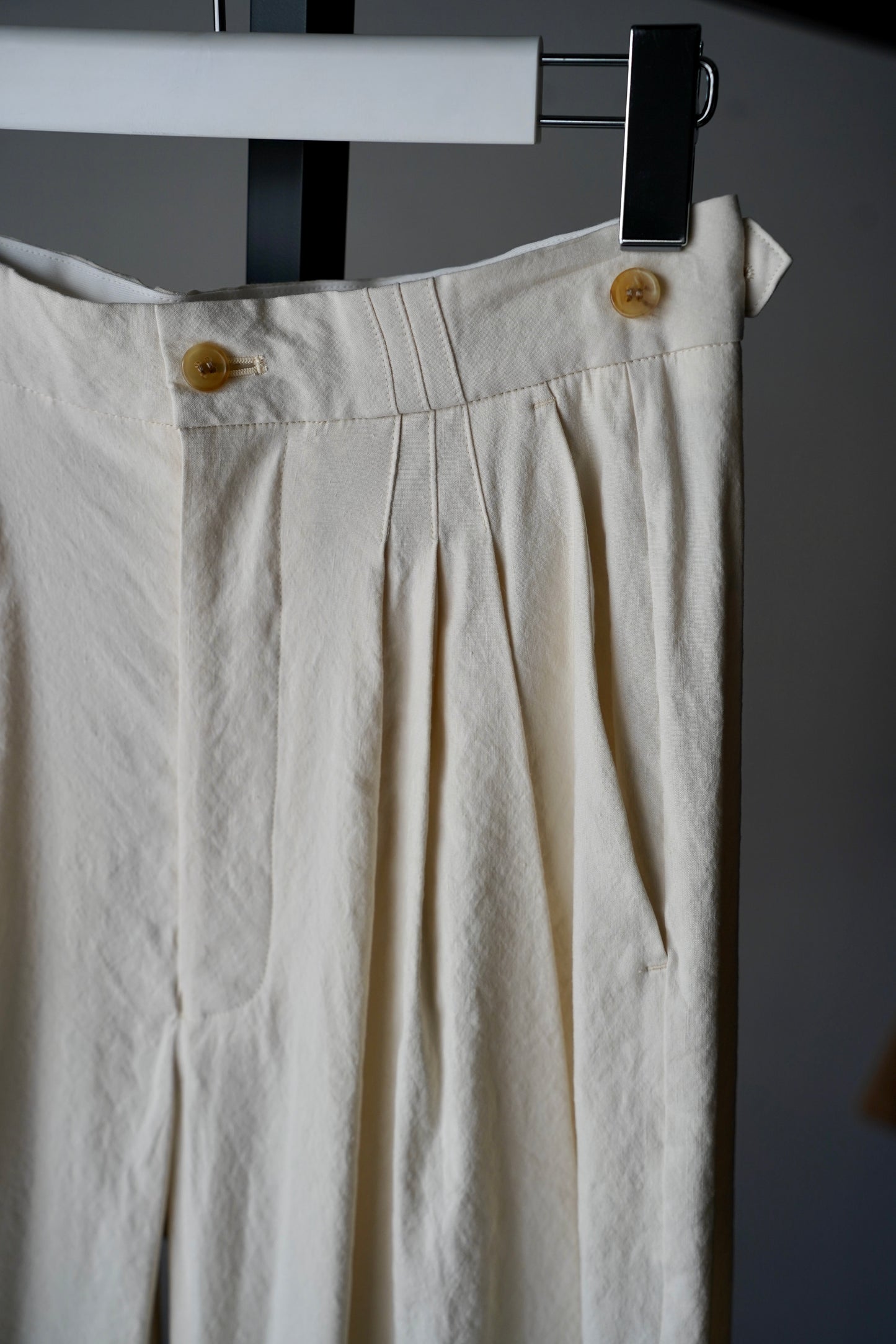 WOMEN　Villd / ヴィルド　TUCK WIDE PANTS