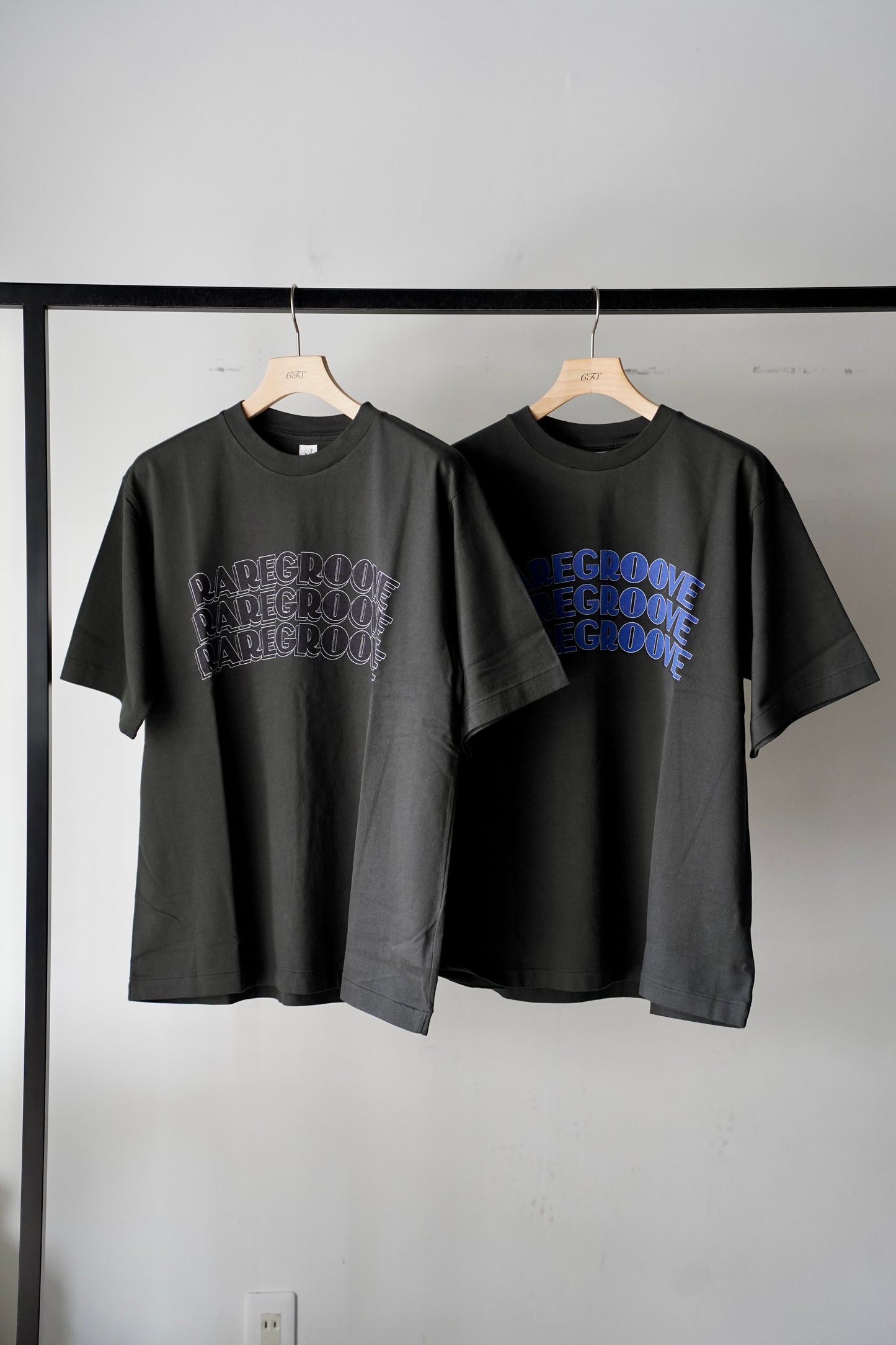 MEN/WOMEN　blurhmsROOTSTOCK / ブラームスルーツストック　RAREGROOVE Print Tee STANDARD
