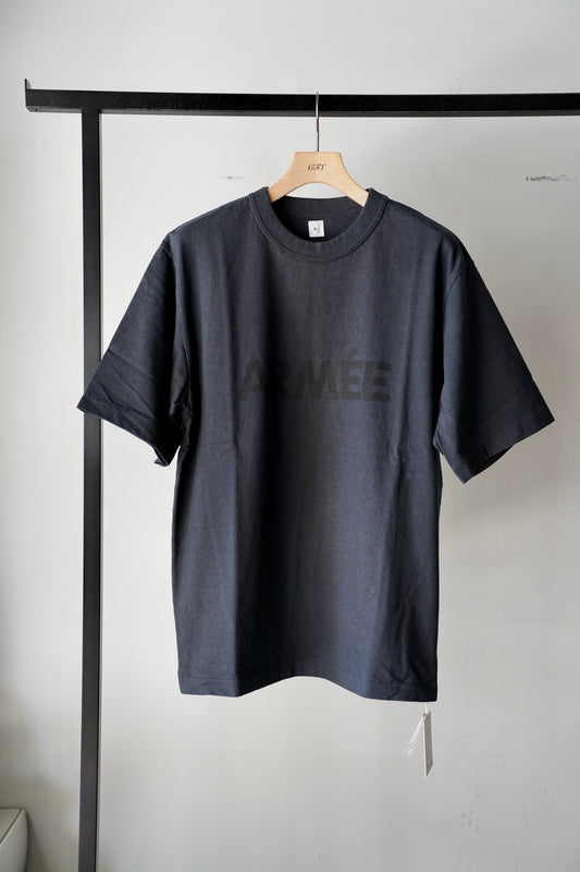 MEN/WOMEN　blurhmsROOTSTOCK / ブラームスルーツストック　ARMEE 88/12 Print Tee STANDARD