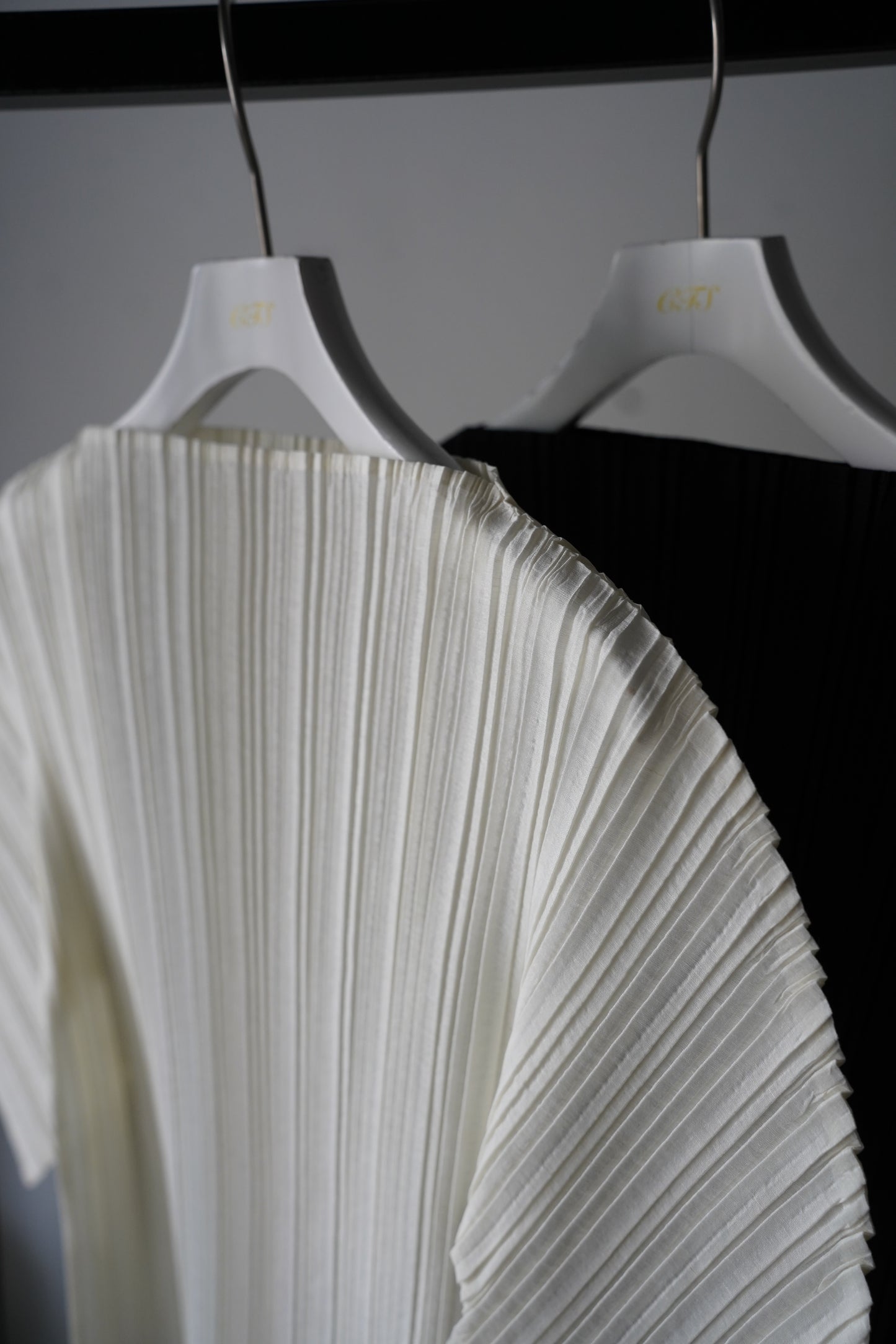 WOMEN　IIROT/イロット　Pleats Carve Tops