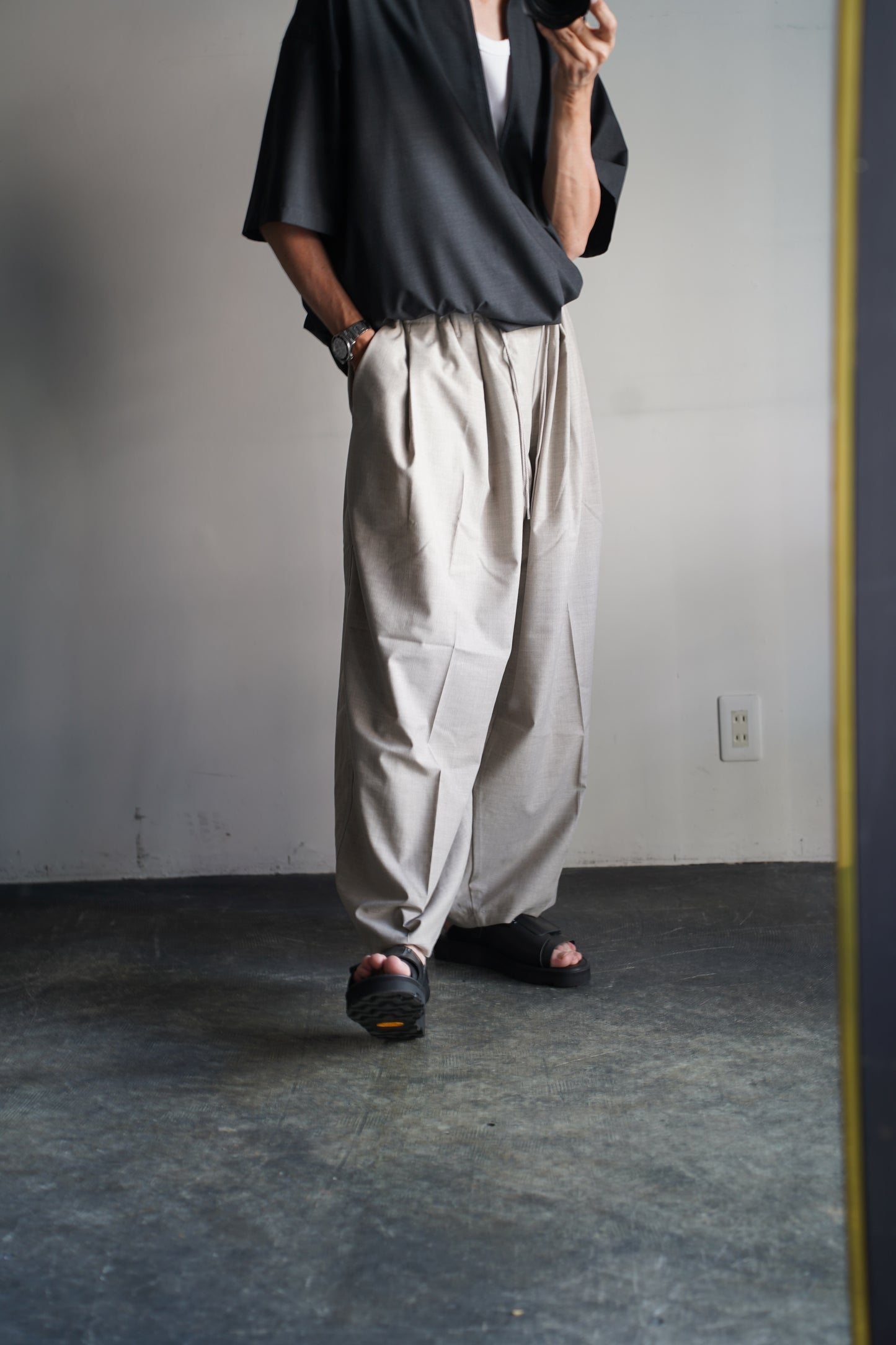 MEN　sillage/シアージ　circular pants gray