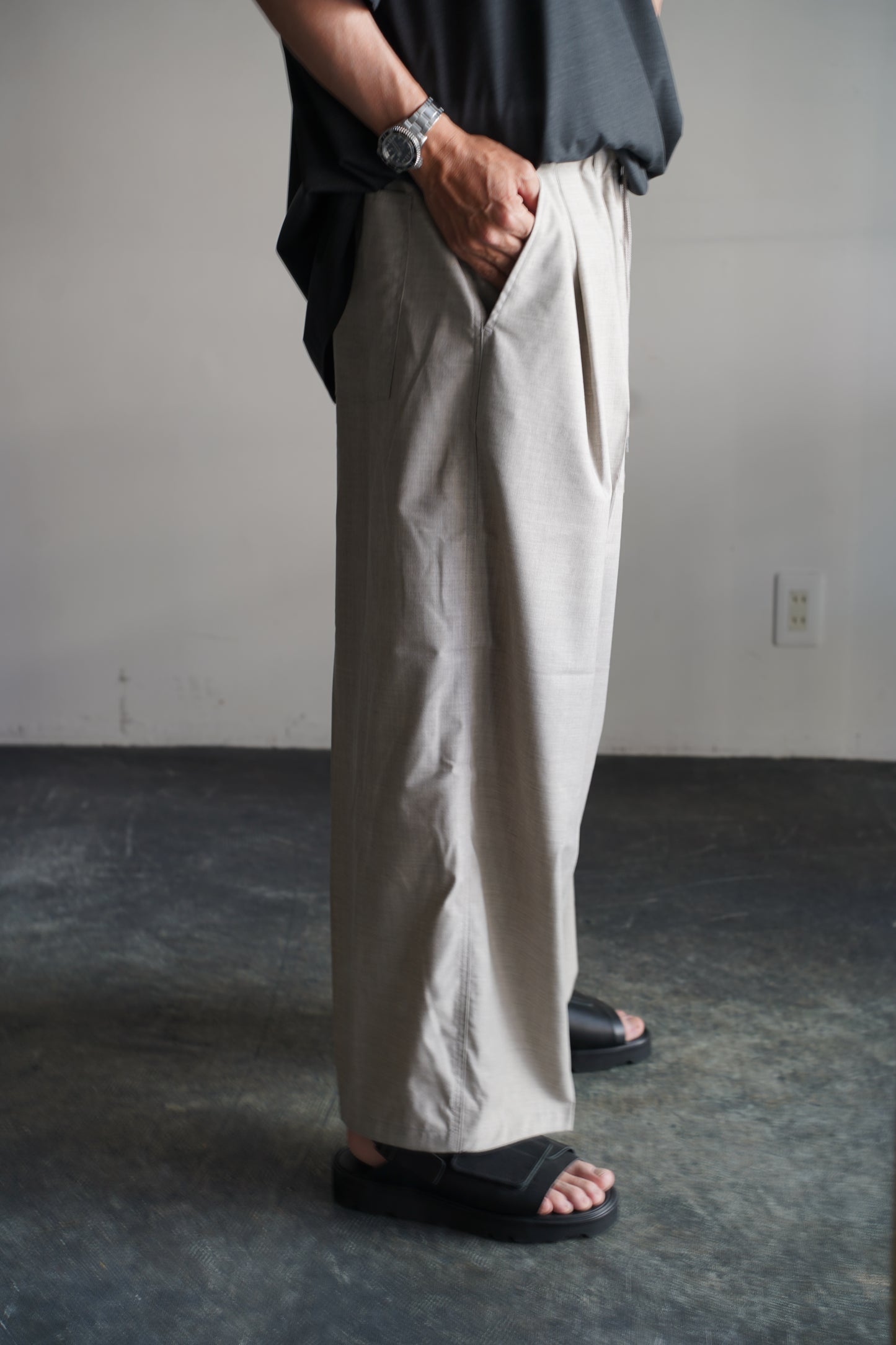 MEN　sillage/シアージ　circular pants gray