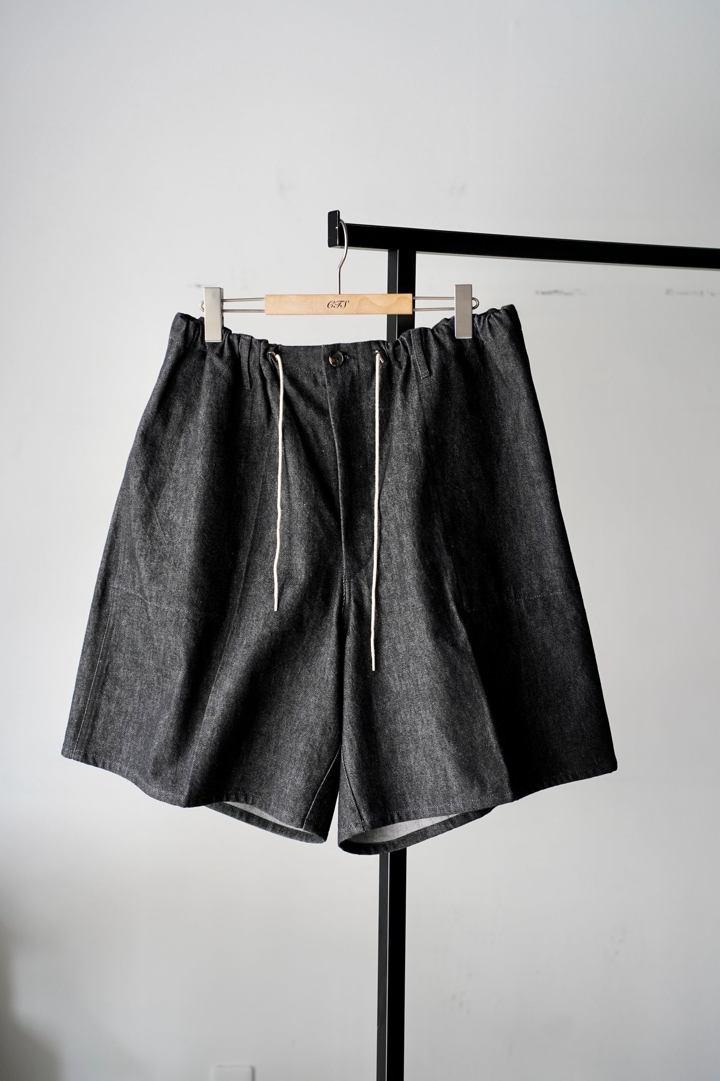 MEN　sillage/シアージ　circular fatigue shorts black denim one wash
