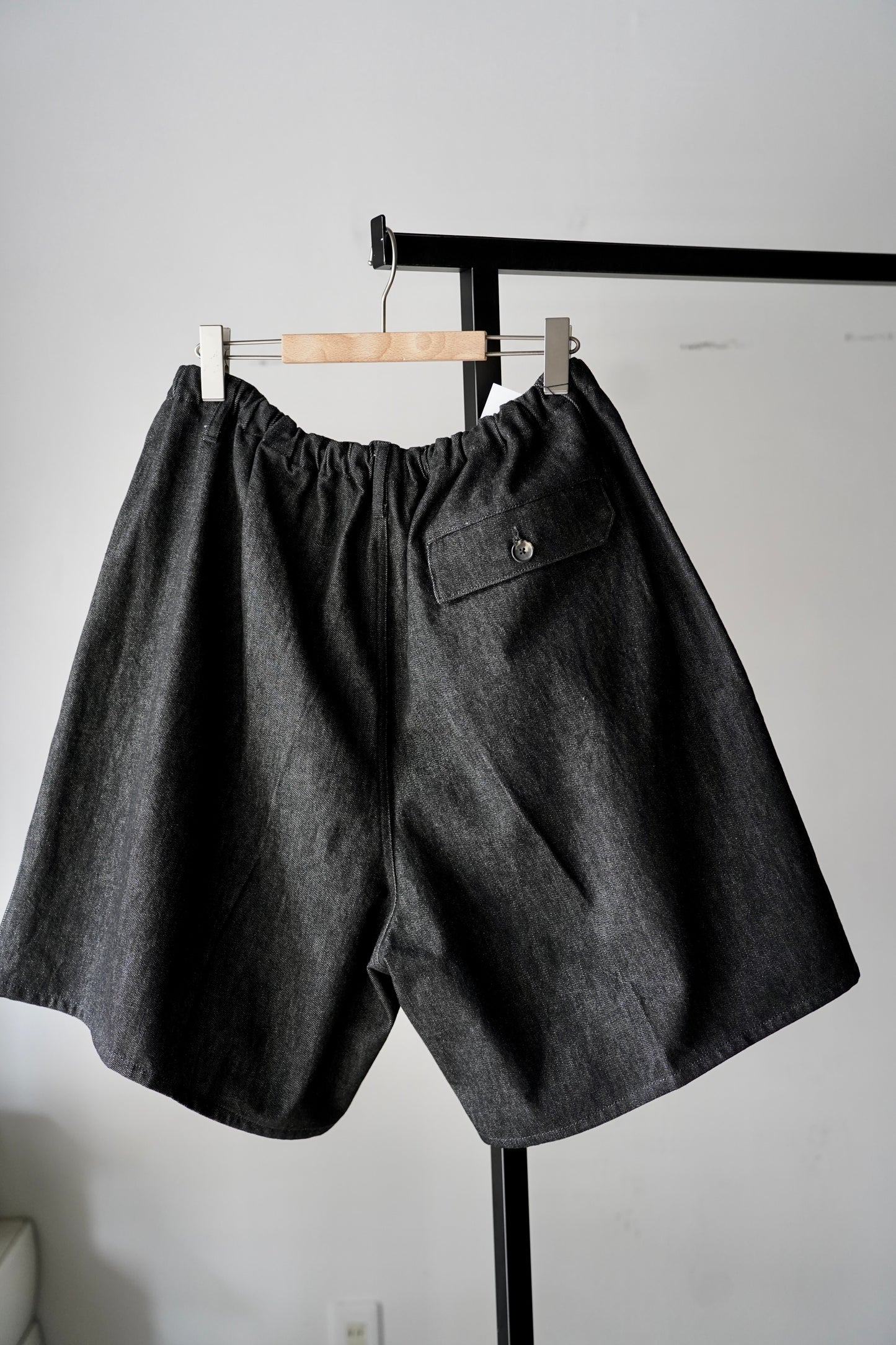 MEN　sillage/シアージ　circular fatigue shorts black denim one wash
