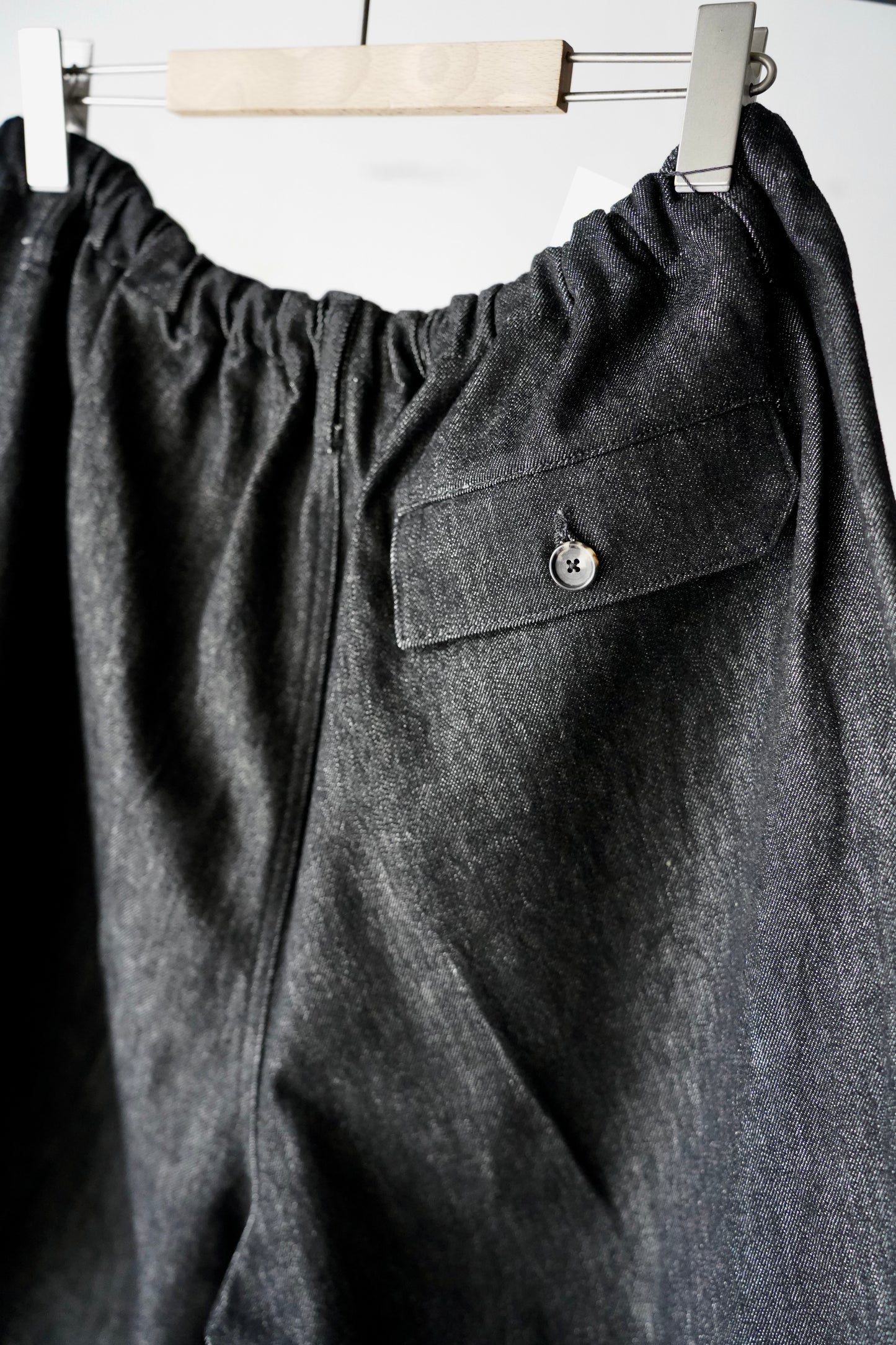 MEN　sillage/シアージ　circular fatigue shorts black denim one wash