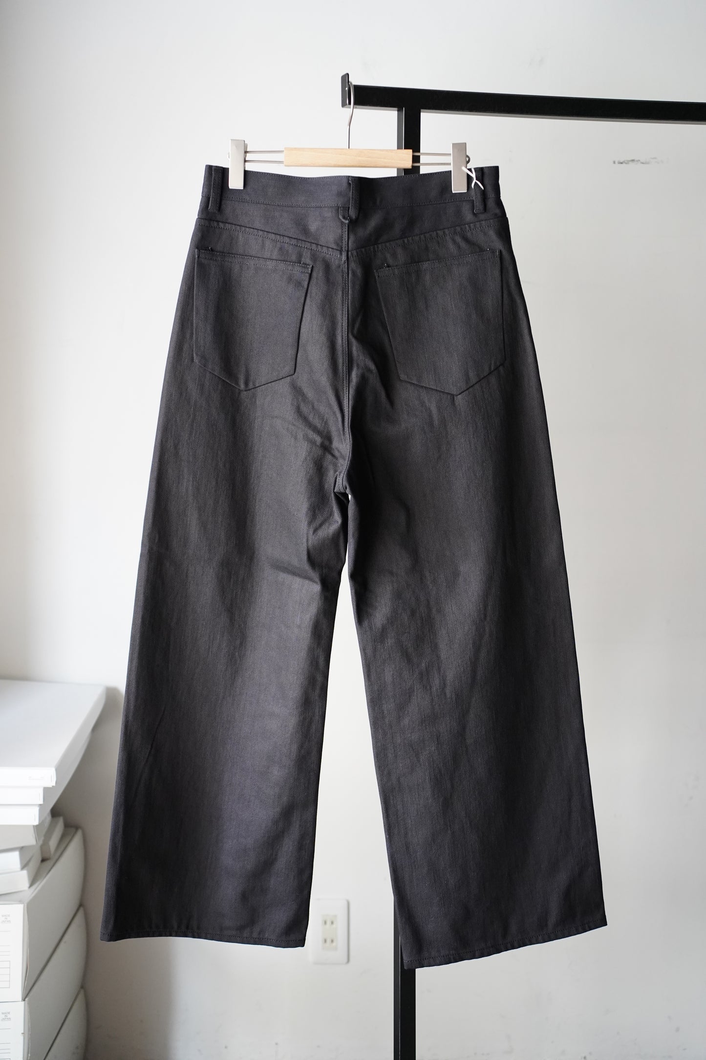 MEN　Kiivu / キフ　CURVY LEG TROUSER - 12.5oz Rainbow Denim + Sumi