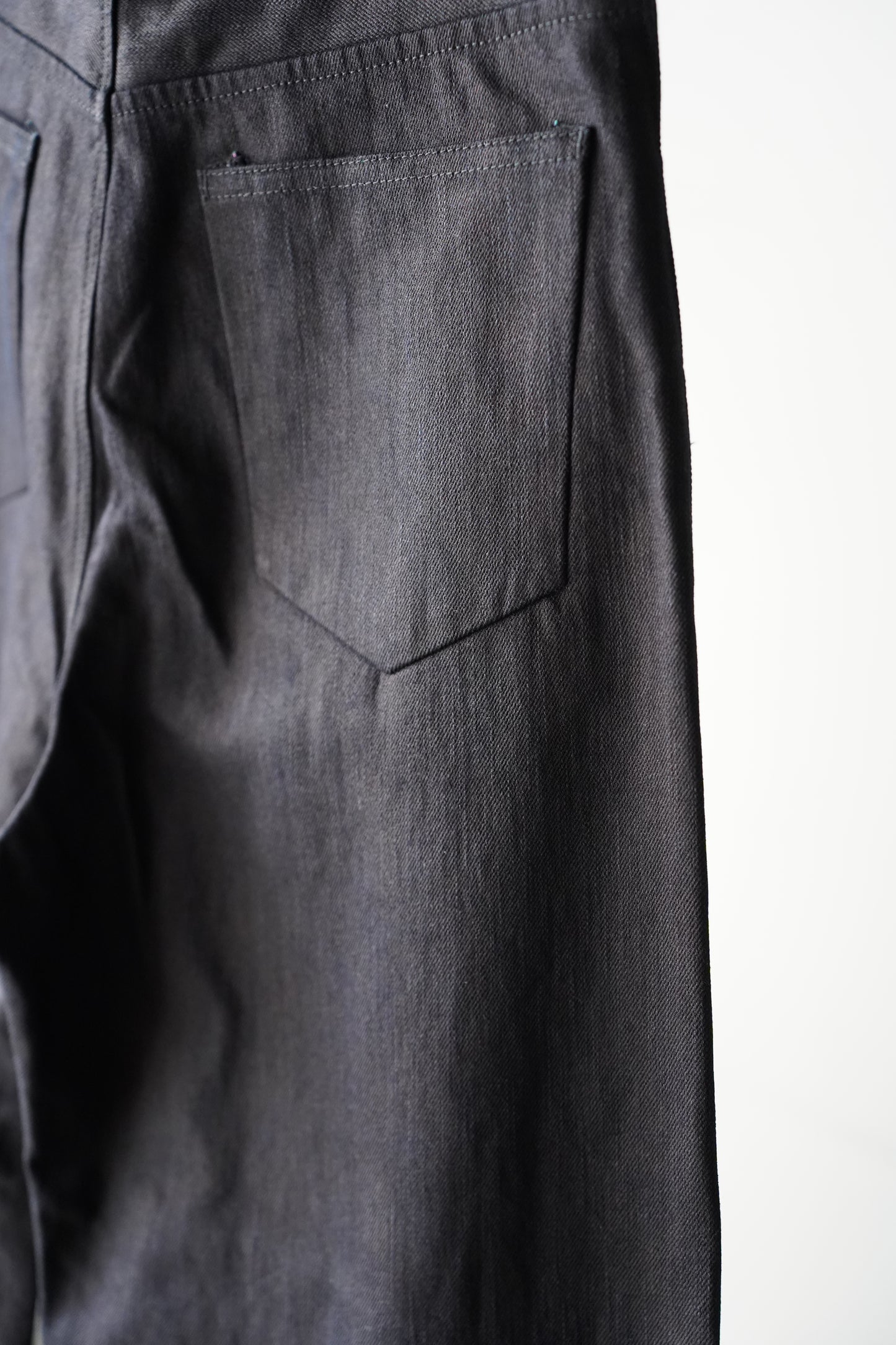 MEN　Kiivu / キフ　CURVY LEG TROUSER - 12.5oz Rainbow Denim + Sumi