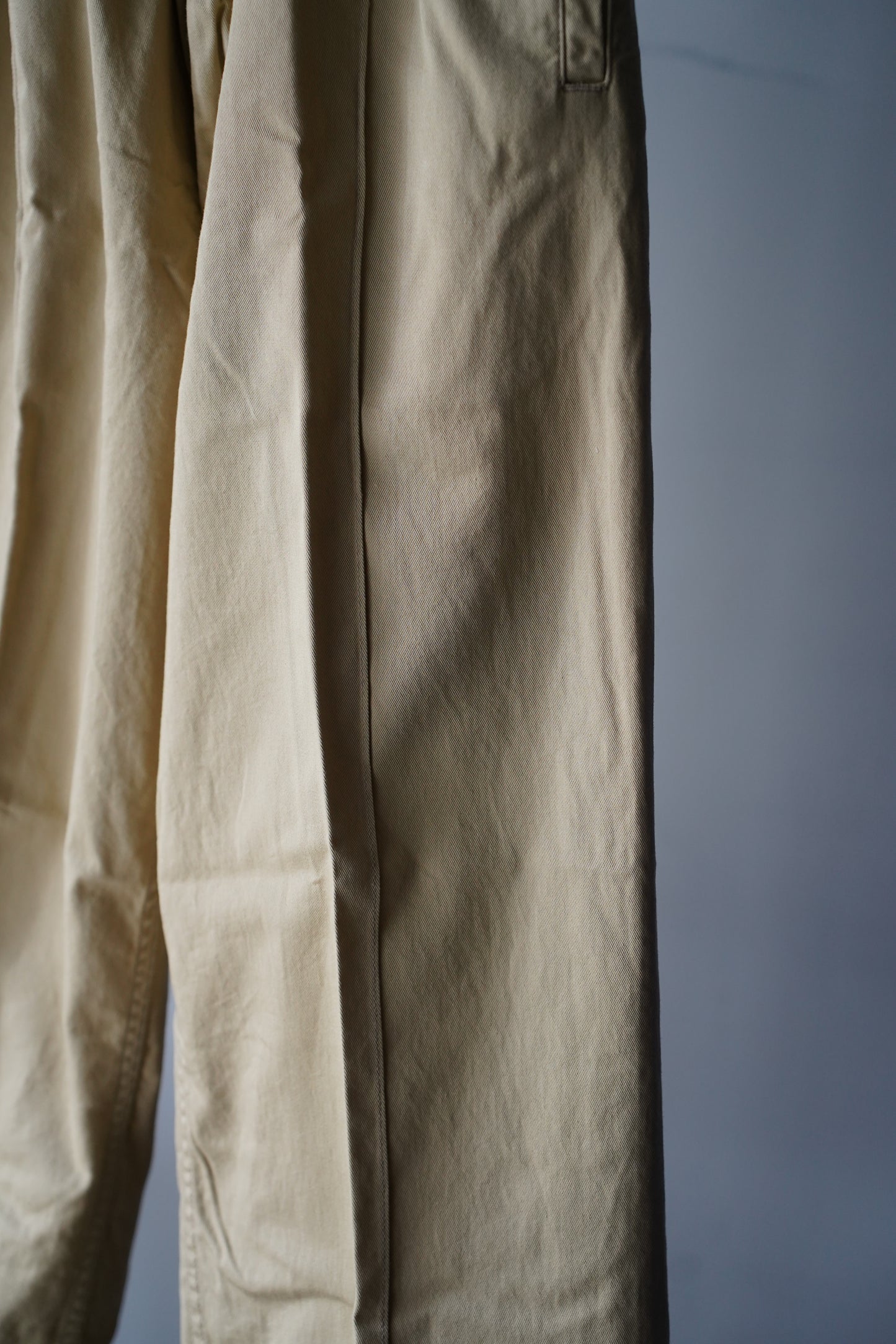 MEN　NECESSARY or UNNECESSARY / ネセサリーオアアンネセサリー　PIN TUCK PANTS