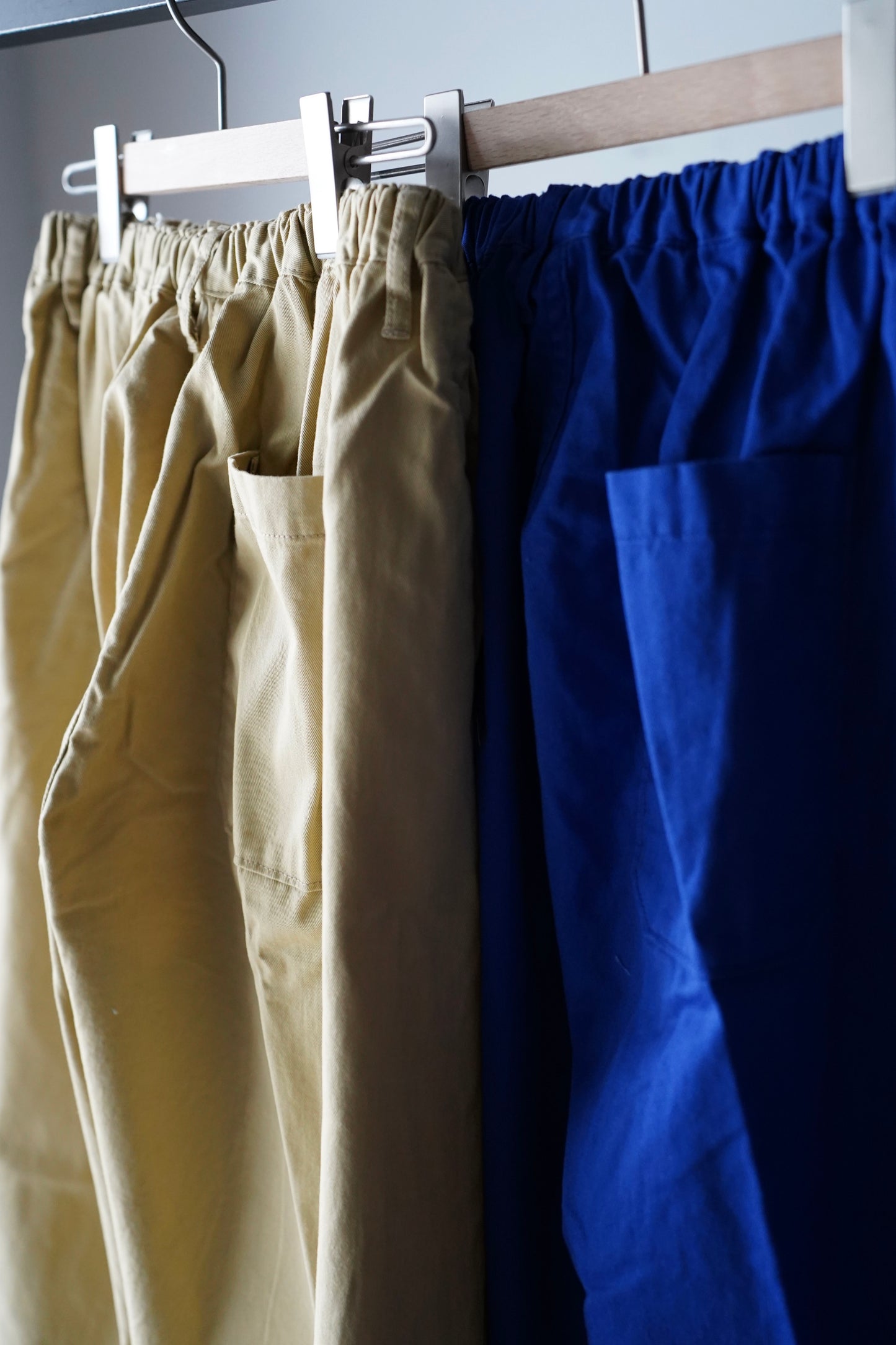 MEN　NECESSARY or UNNECESSARY / ネセサリーオアアンネセサリー　PIN TUCK PANTS
