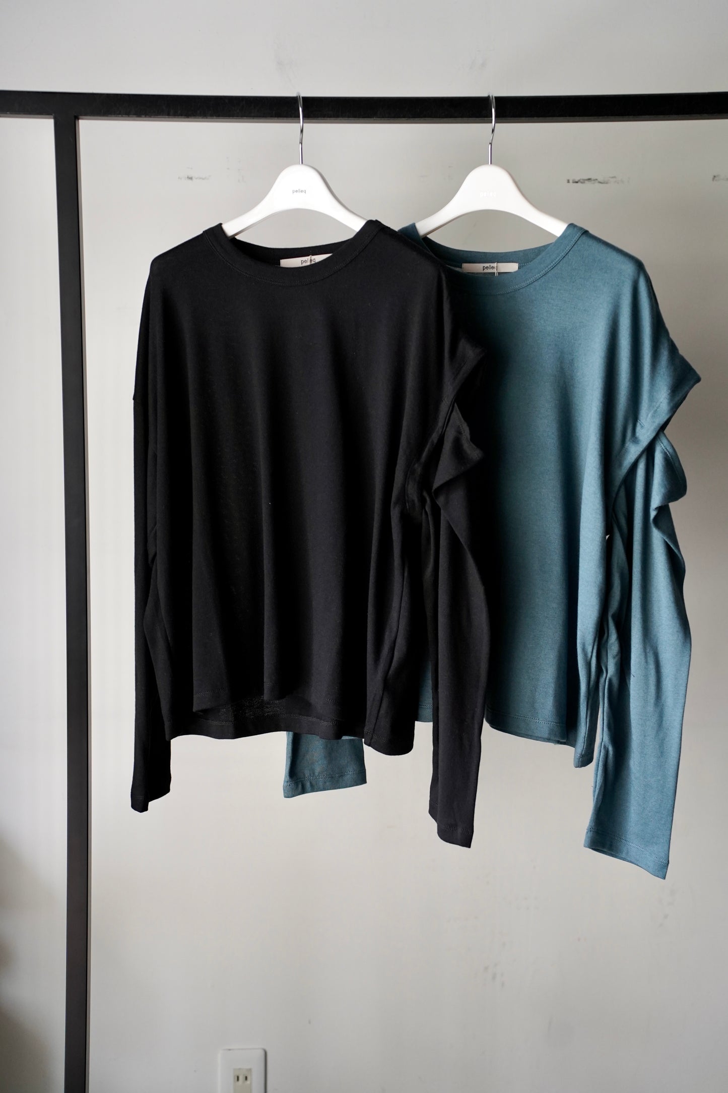 WOMEN　pelleq / ペレック　SLASH  SHOULDER T