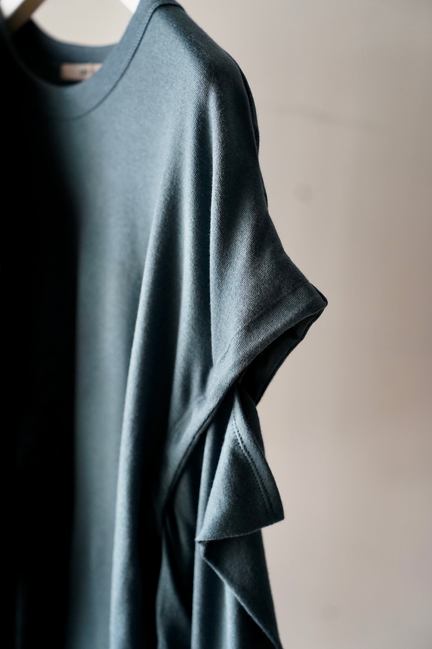 WOMEN　pelleq / ペレック　SLASH  SHOULDER T