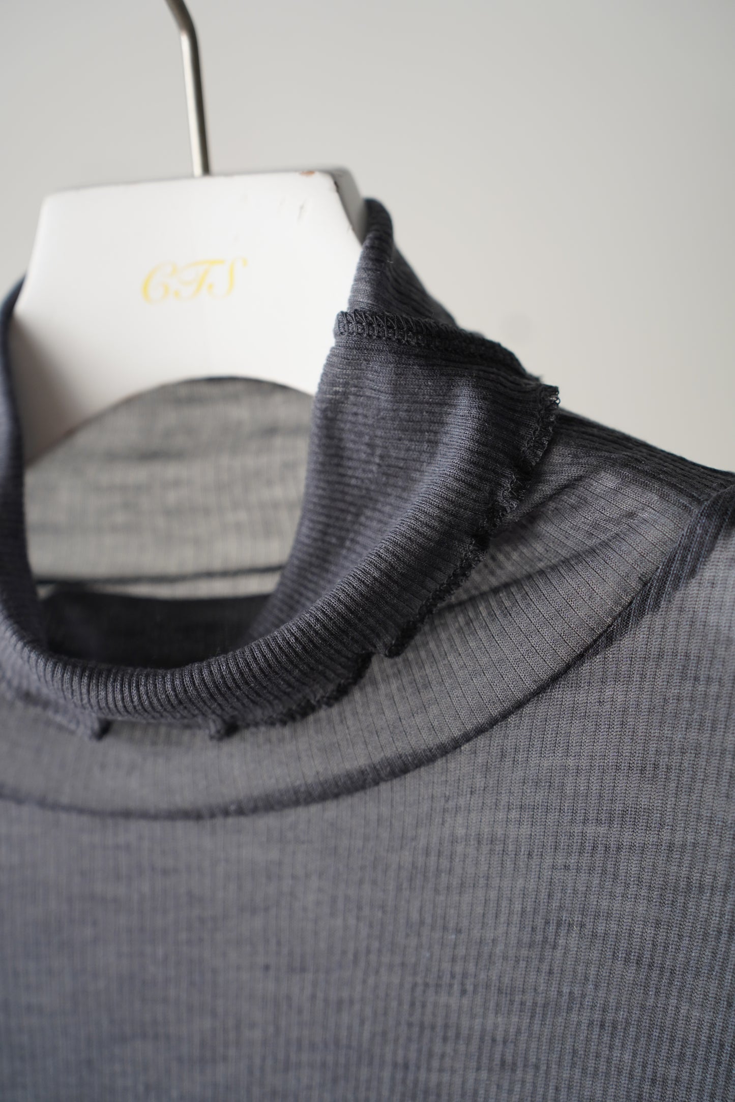 WOMEN　BATONER / バトナー　MELTY RIB HIGH NECK