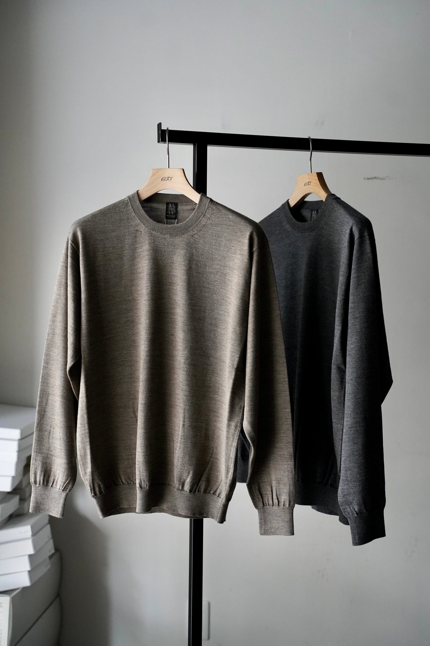 MEN　BATONER / バトナー　SUPERIOR HIGH GAUGE MERINO CREW NECK