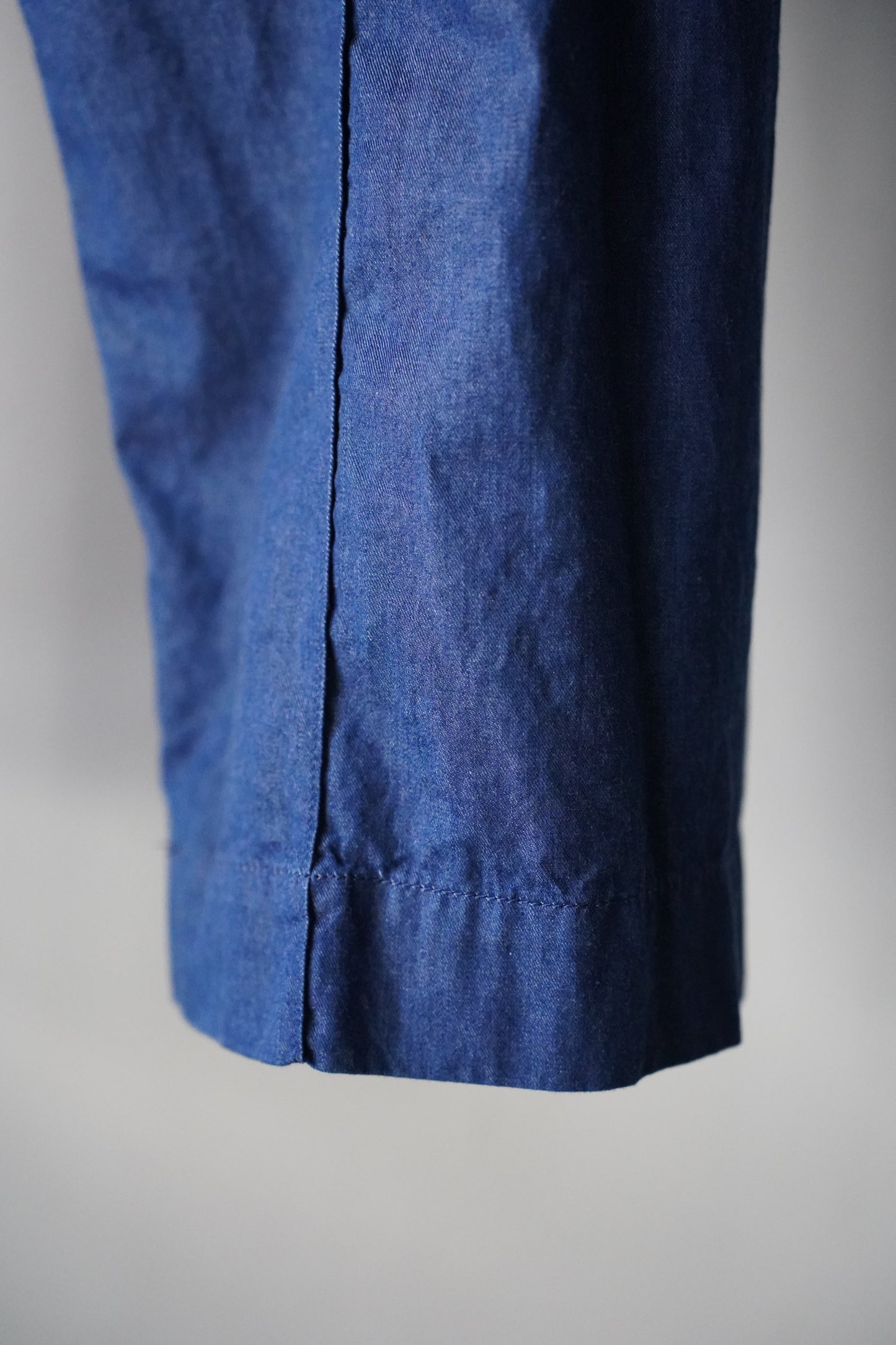 MEN　NECESSARY or UNNECESSARY / ネセサリーオアアンネセサリー　PIN TUCK PANTS DENIM