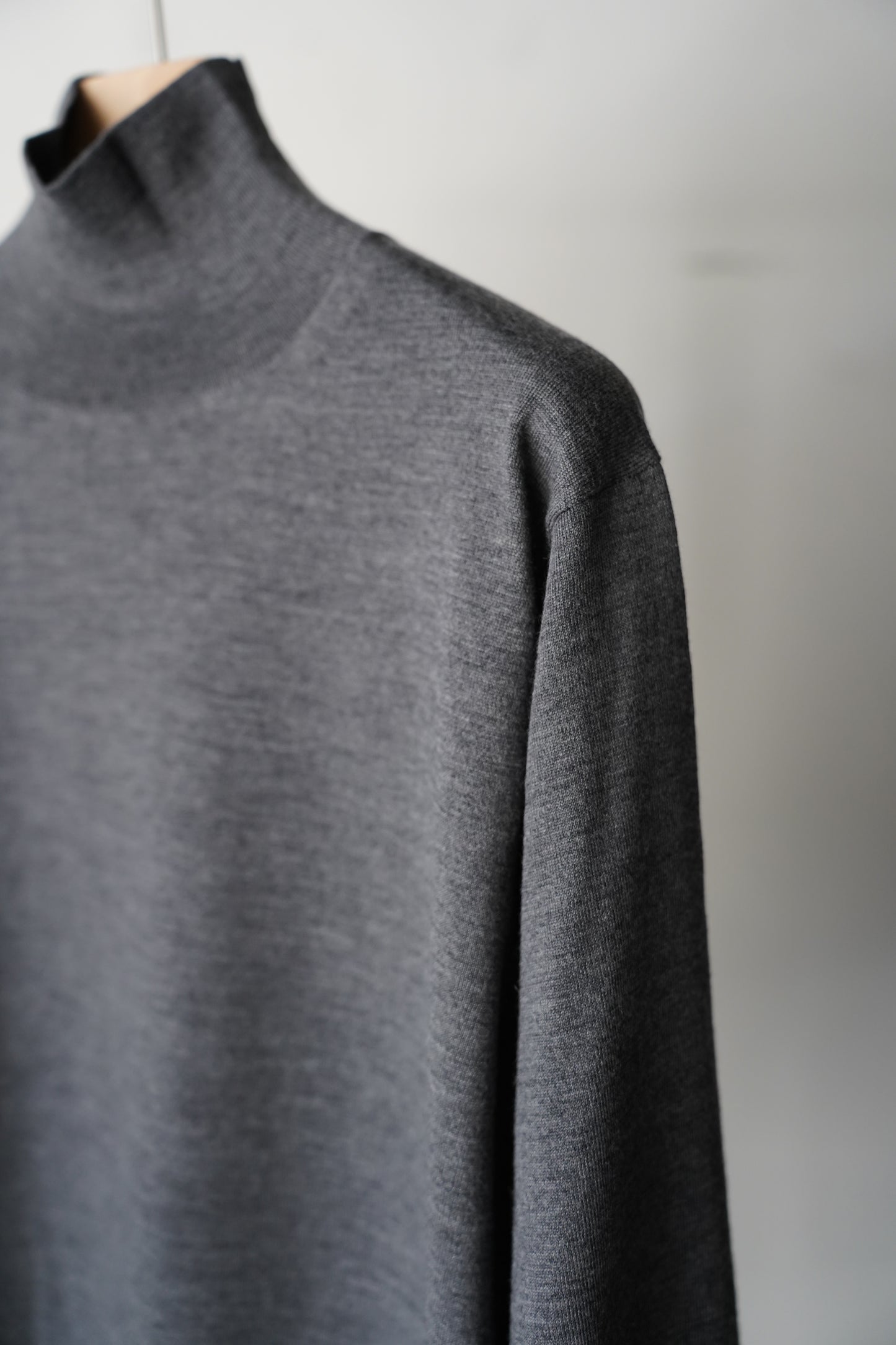 MEN　BATONER / バトナー　SUPERIOR HIGH GAUGE MERINO TURTLE NECK　