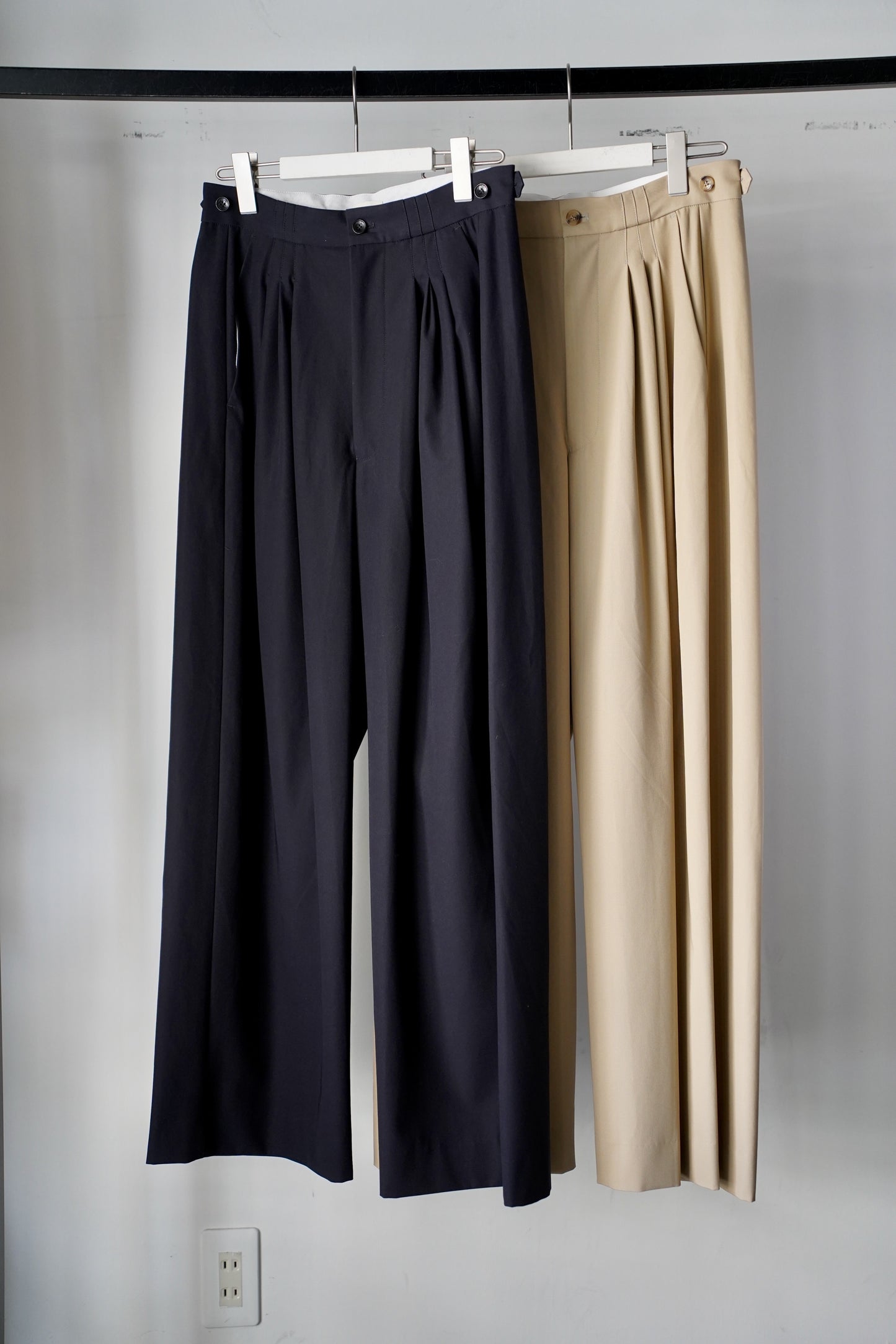 WOMEN　Villd / ヴィルド　highcount tuck wide pants