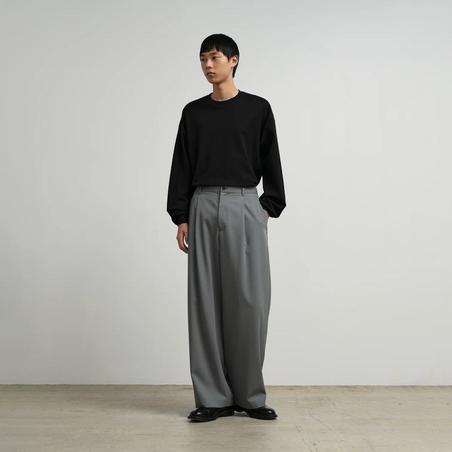 MEN　Graphpaper　Techno Wool Twill Wide Tapered Trousers